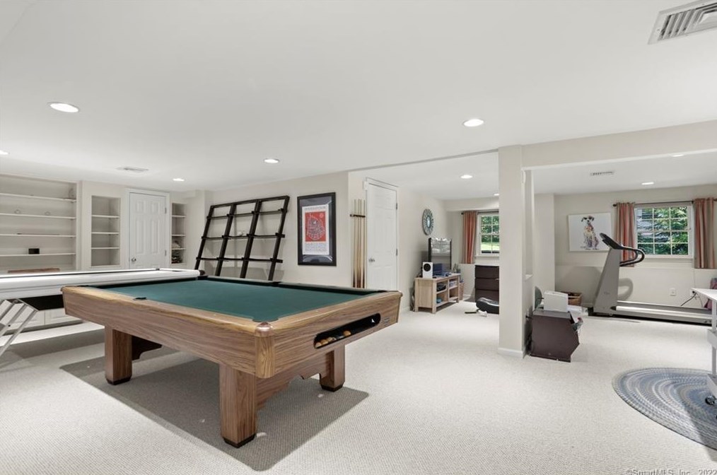 9 Frontier Rd, Cos Cob CT  06807-1207 exterior