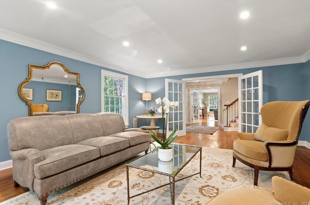 9 Frontier Rd, Cos Cob CT  06807-1207 exterior