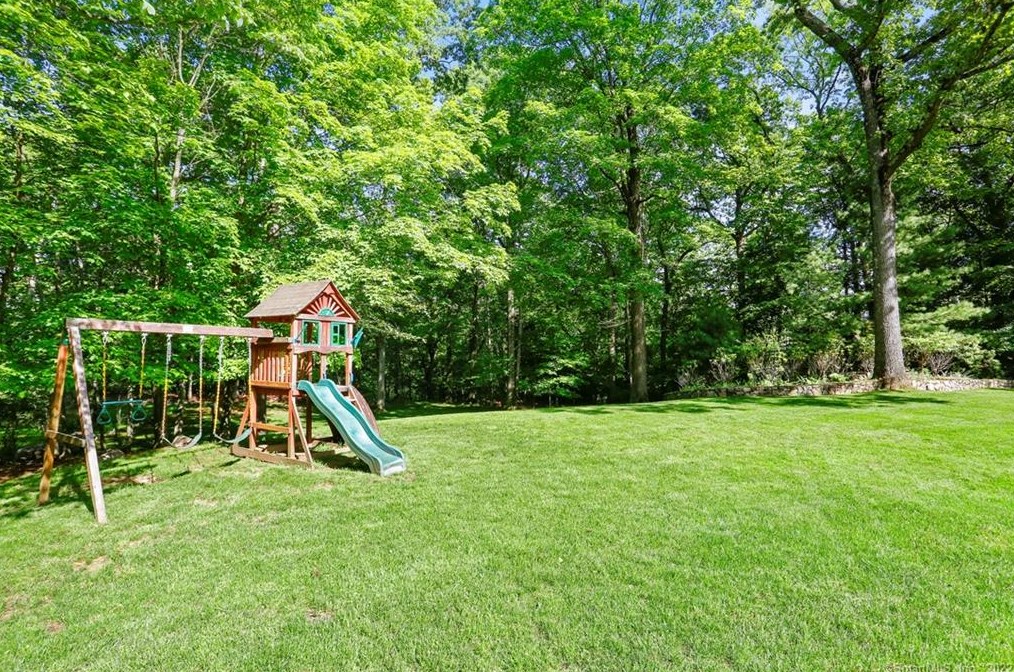 9 Frontier Rd, Cos Cob CT  06807-1207 exterior