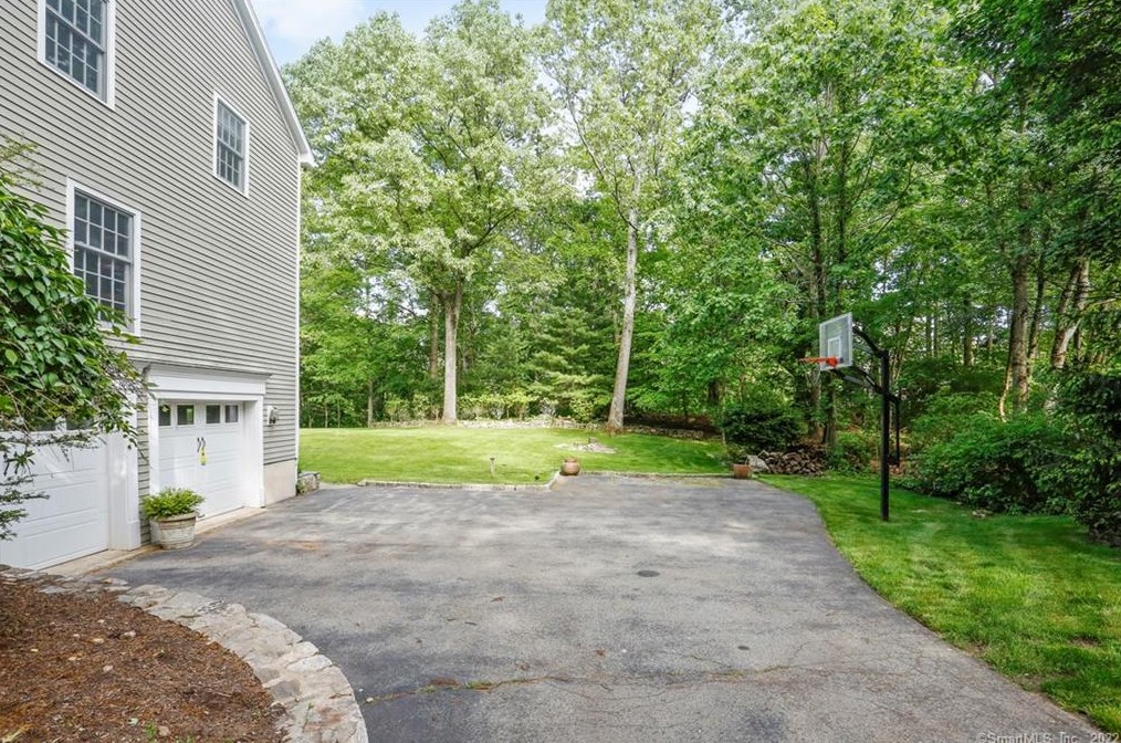 9 Frontier Rd, Cos Cob CT  06807-1207 exterior