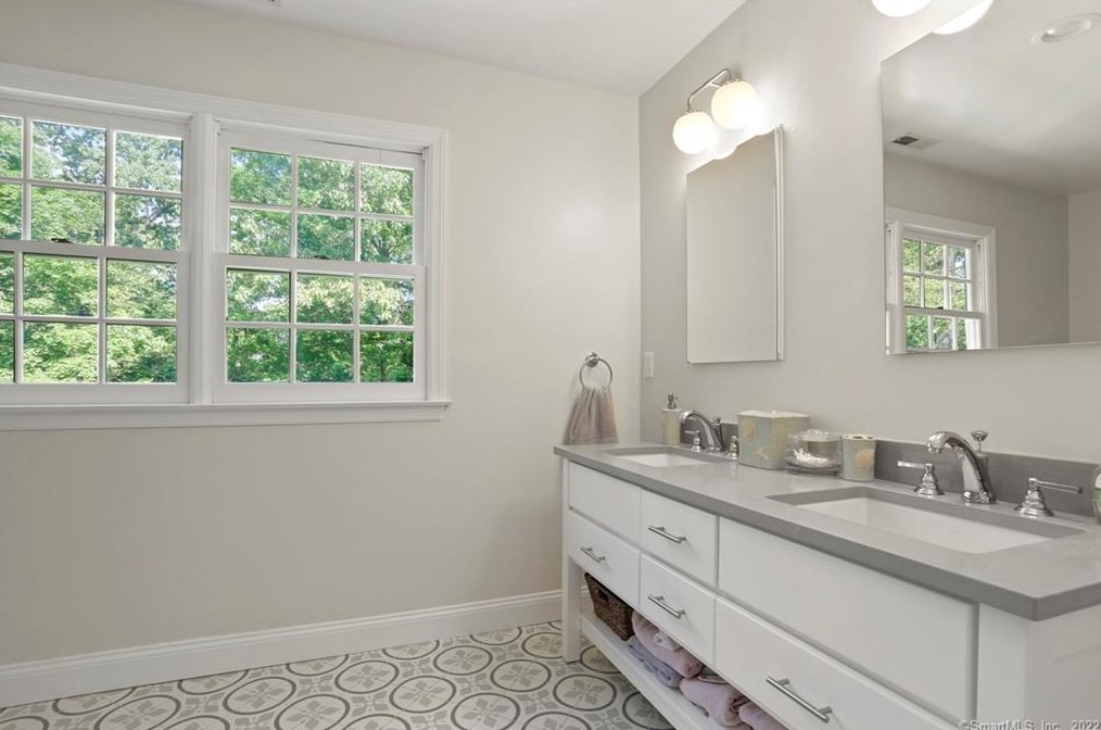 9 Frontier Rd, Cos Cob CT  06807-1207 exterior