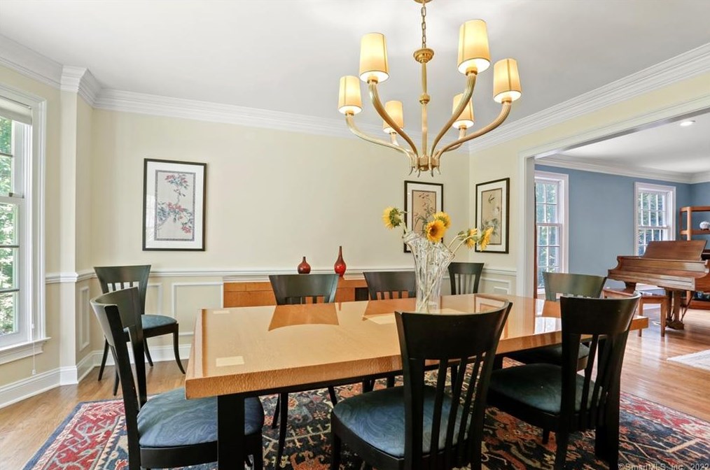 9 Frontier Rd, Cos Cob CT  06807-1207 exterior