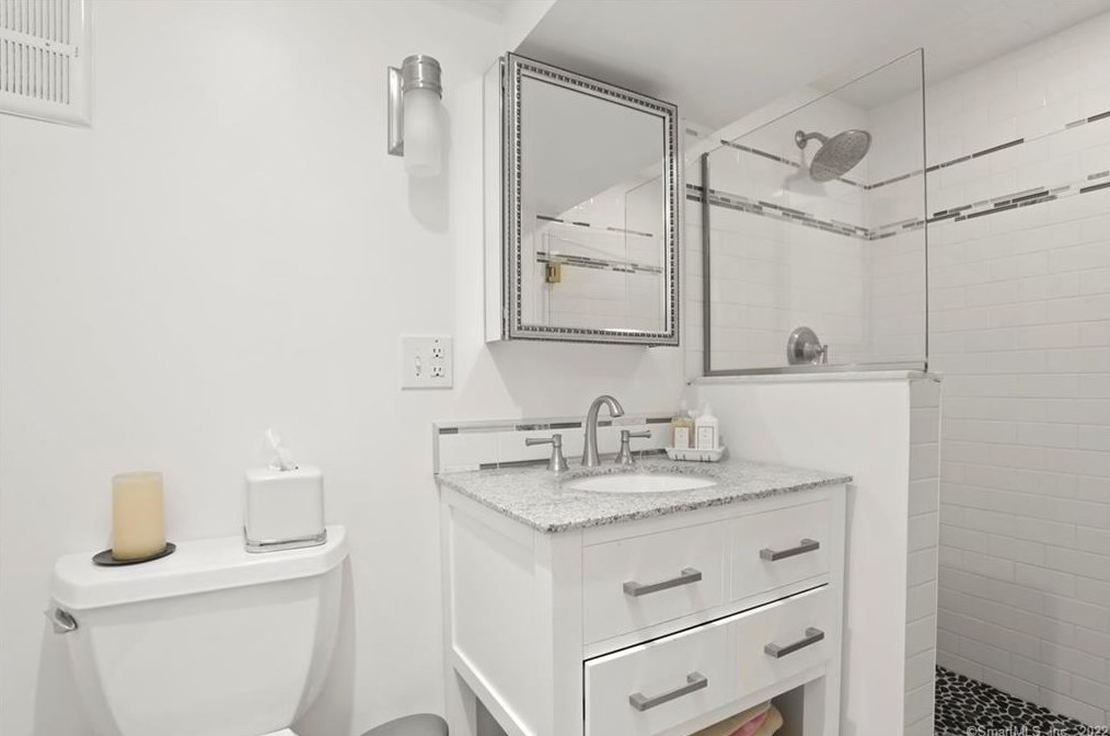 9 Frontier Rd, Cos Cob CT  06807-1207 exterior