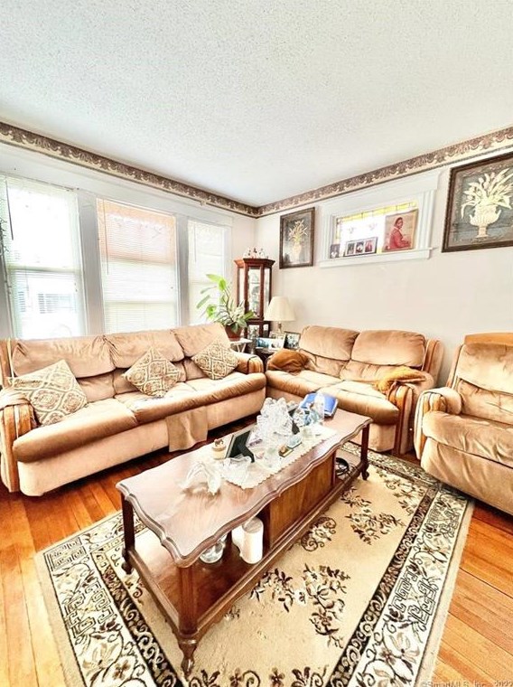 130 Kent St, Hartford CT  06112-1828 exterior