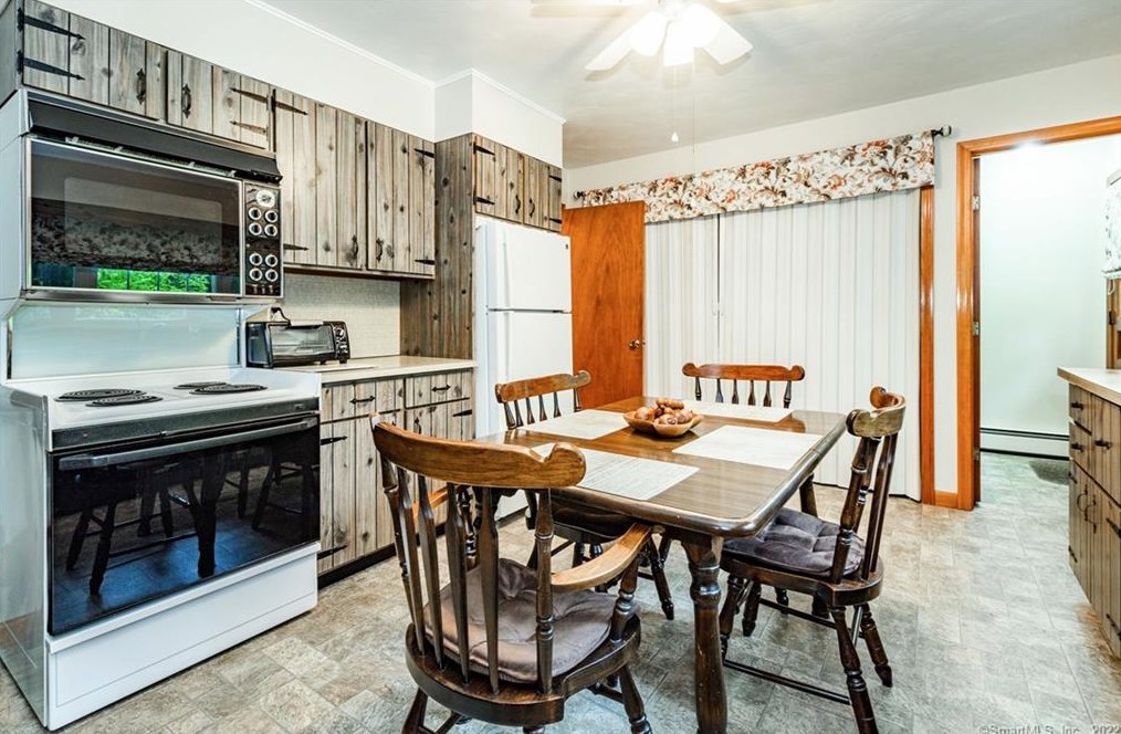 75 Tamara Cir, Avon CT 06001-2234 exterior