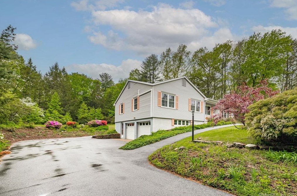 75 Tamara Cir, Avon CT 06001-2234 exterior