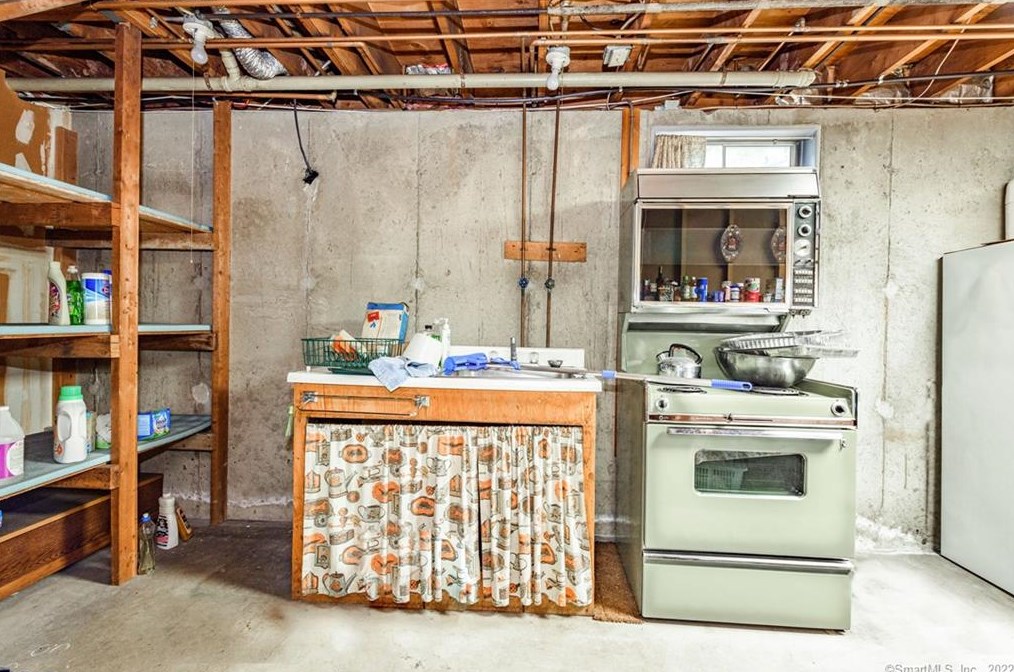 75 Tamara Cir, Avon CT 06001-2234 exterior