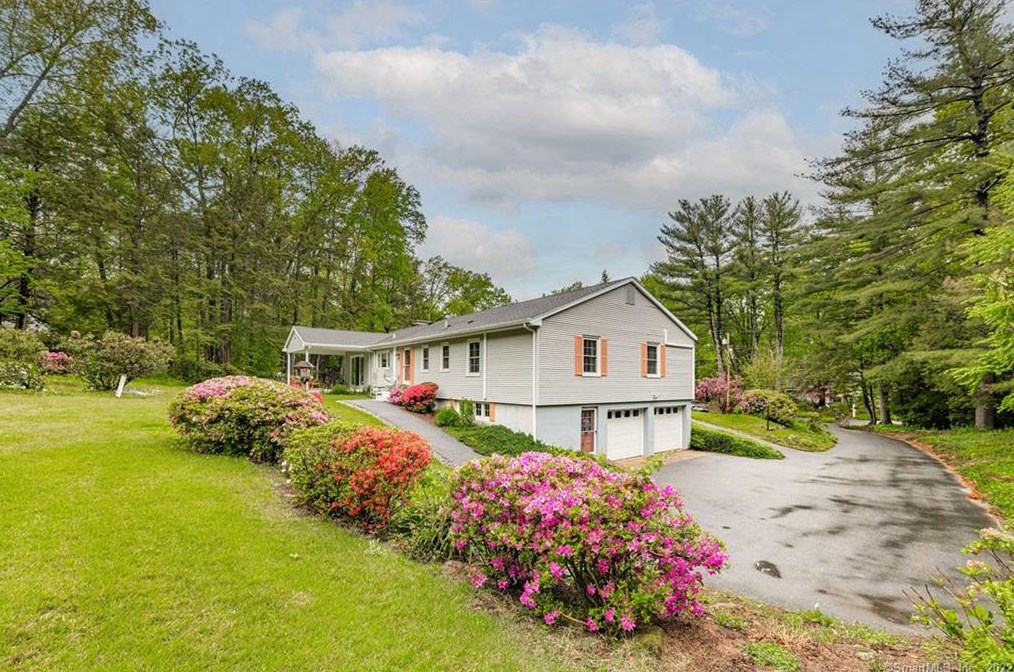 75 Tamara Cir, Avon CT 06001-2234 exterior