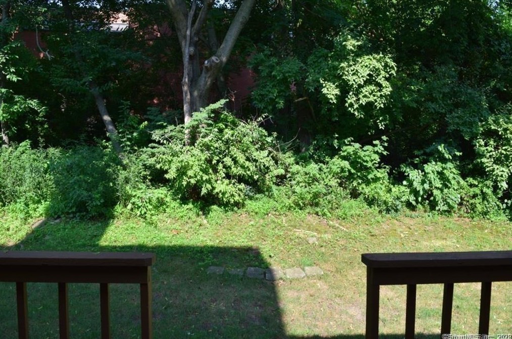 2390 State St, New Haven CT 06517-3716 exterior