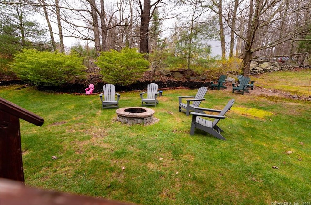 2 Stuart Dr, Newtown CT  06470-2767 exterior