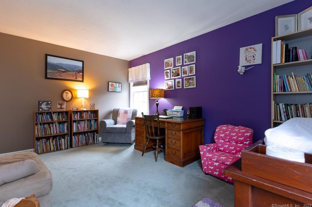 2 Stuart Dr, Newtown CT  06470-2767 exterior