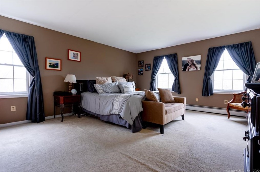 2 Stuart Dr, Newtown CT  06470-2767 exterior