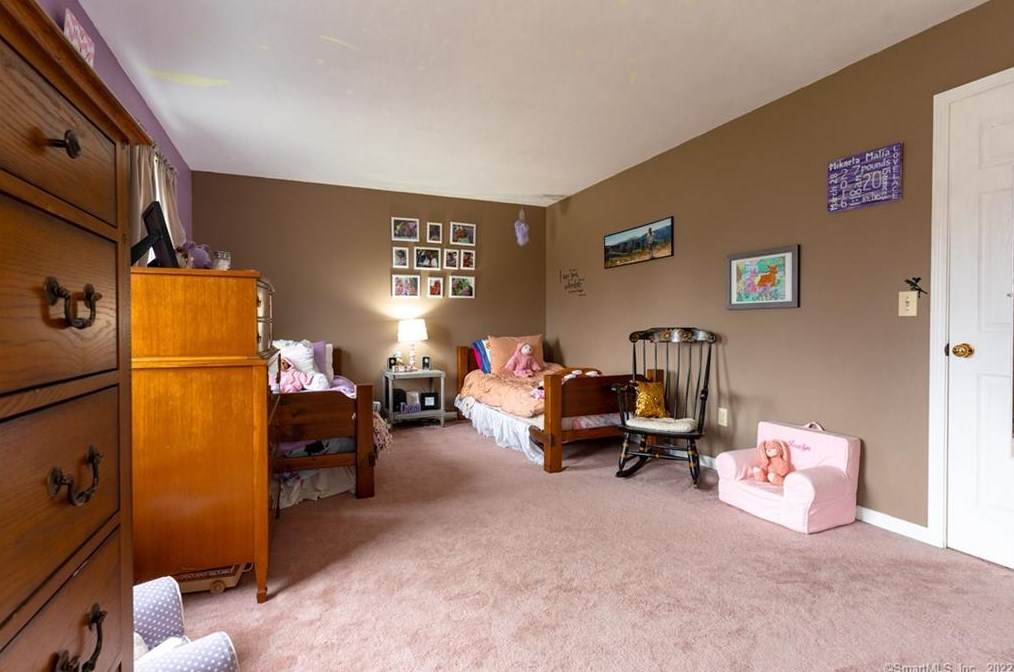 2 Stuart Dr, Newtown CT  06470-2767 exterior