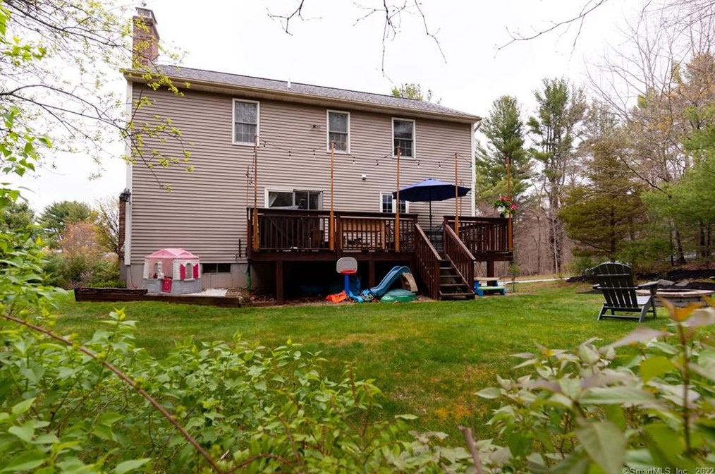 2 Stuart Dr, Newtown CT  06470-2767 exterior