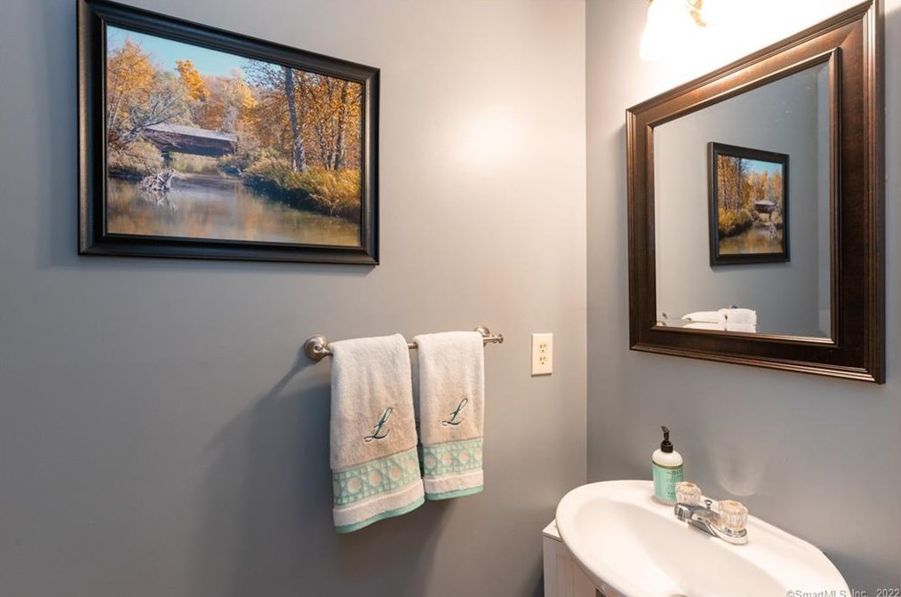 2 Stuart Dr, Newtown CT  06470-2767 exterior