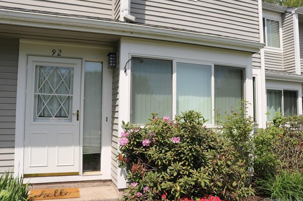 92 Hilltop Dr, Simsbury CT  06089-9671 exterior