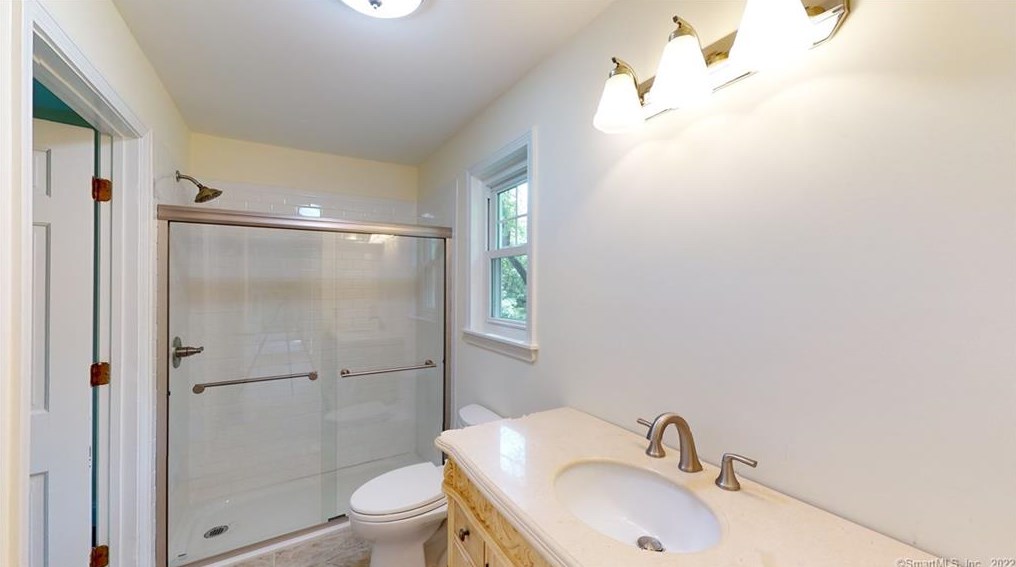 61 Duane Ln, Unionville CT  06013-1307 exterior