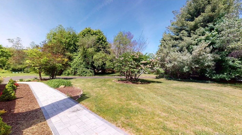 61 Duane Ln, Unionville CT  06013-1307 exterior