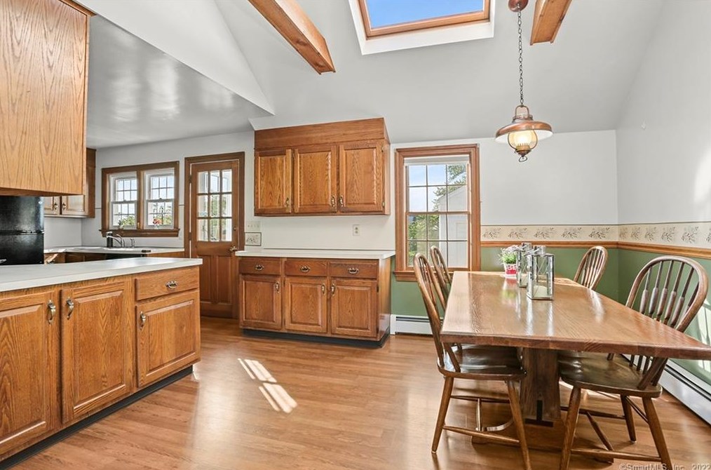 1026 Merritt St, Fairfield CT 06825-1531 exterior