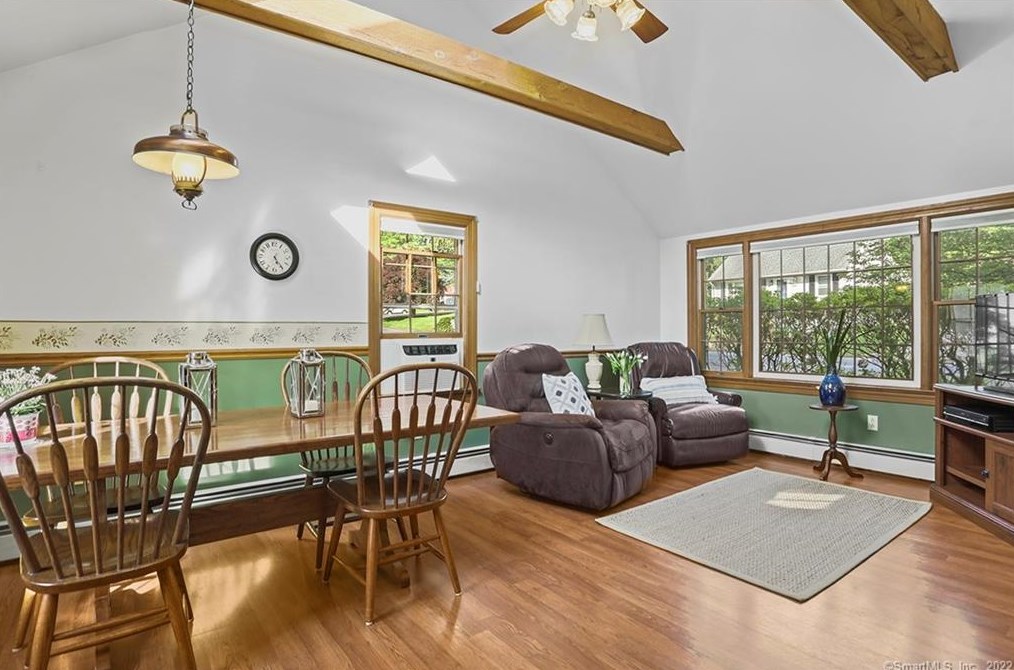 1026 Merritt St, Fairfield CT 06825-1531 exterior