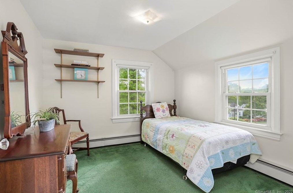 1026 Merritt St, Fairfield CT 06825-1531 exterior