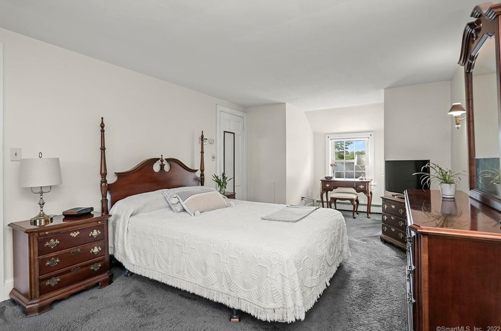 1026 Merritt St, Fairfield CT 06825-1531 exterior