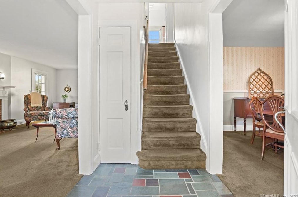 1026 Merritt St, Fairfield CT 06825-1531 exterior