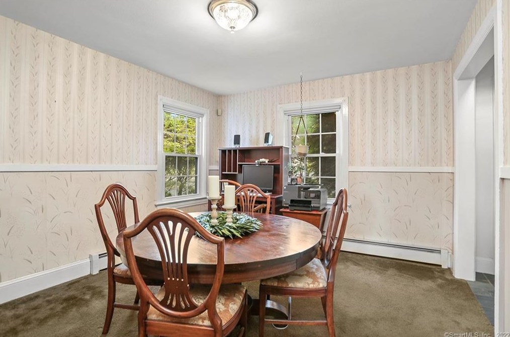 1026 Merritt St, Fairfield CT 06825-1531 exterior