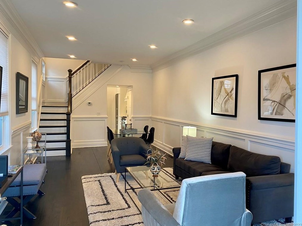 84 Putnam Ave, Cos Cob CT  06807-2608 exterior