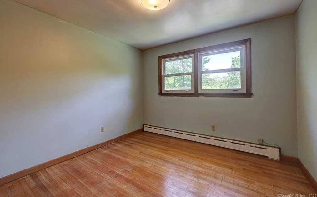 70 Acorn Hl Rd, New Haven CT 06525-1021 exterior