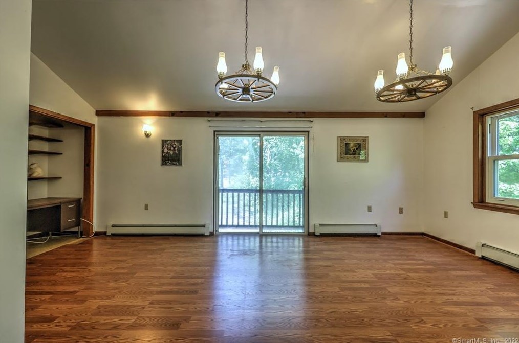 70 Acorn Hl Rd, New Haven CT 06525-1021 exterior