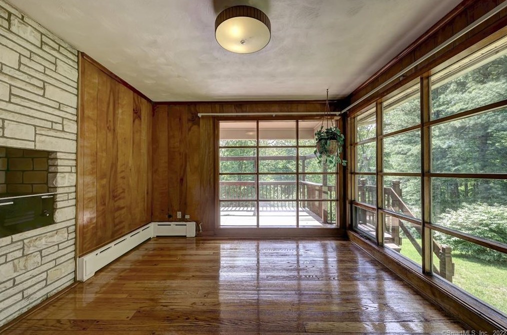 70 Acorn Hl Rd, New Haven CT 06525-1021 exterior