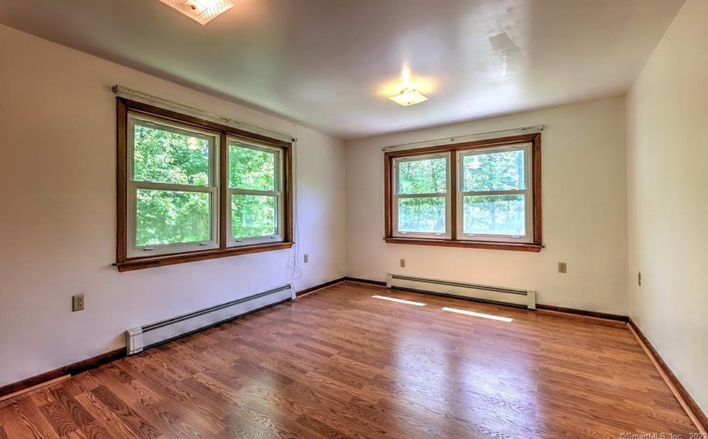 70 Acorn Hl Rd, New Haven CT 06525-1021 exterior