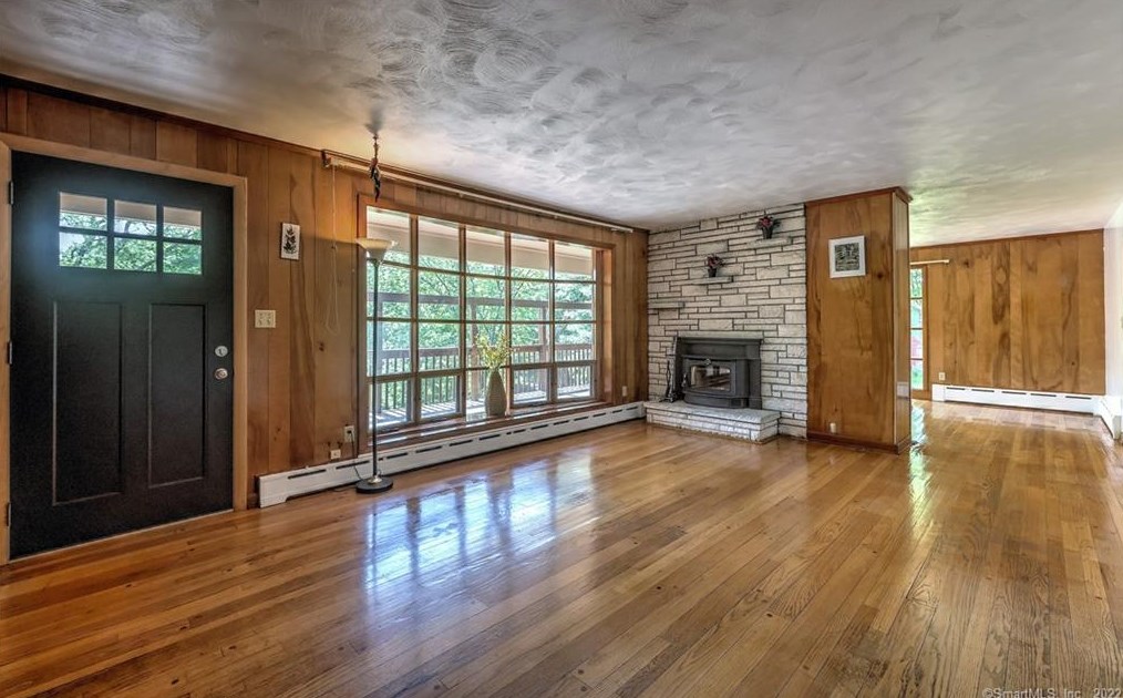 70 Acorn Hl Rd, New Haven CT 06525-1021 exterior