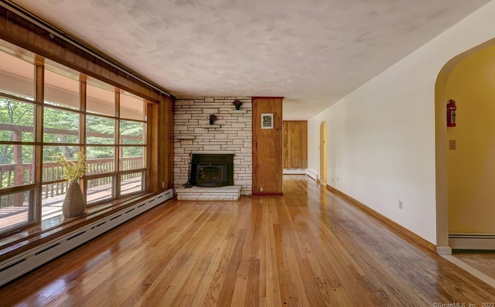 70 Acorn Hl Rd, New Haven CT 06525-1021 exterior