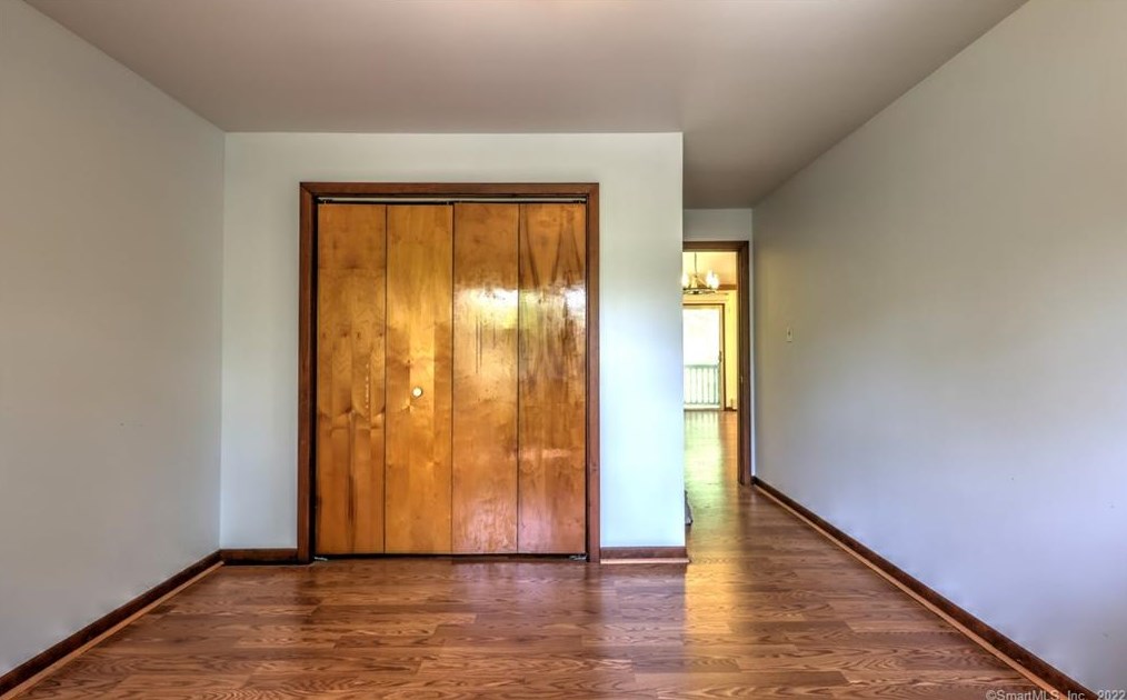 70 Acorn Hl Rd, New Haven CT 06525-1021 exterior