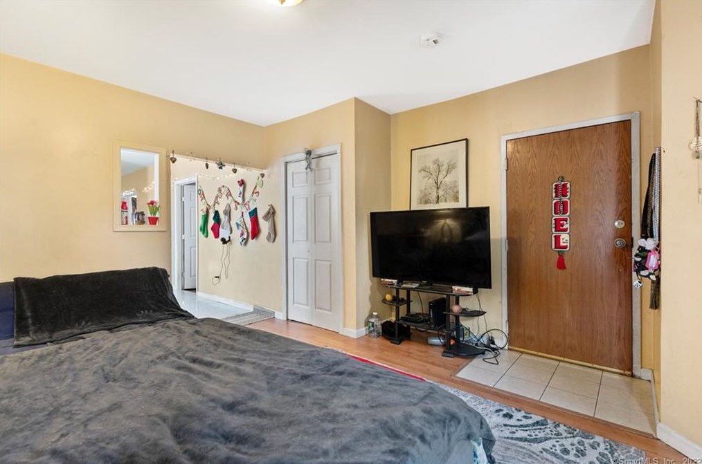 180 Beaver St, Ansonia, CT 06401