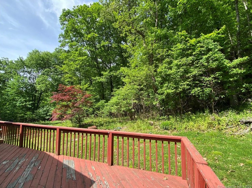 43 Edwards Rd, New Haven CT 06524-3025 exterior