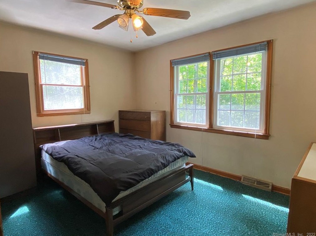 43 Edwards Rd, New Haven CT 06524-3025 exterior