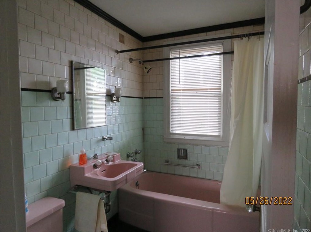 76 Connecticut Blvd, Hartford CT 06108-3013 exterior