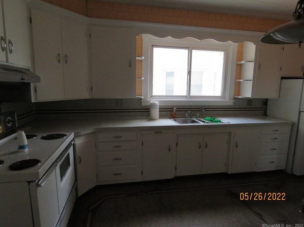 76 Connecticut Blvd, Hartford CT 06108-3013 exterior