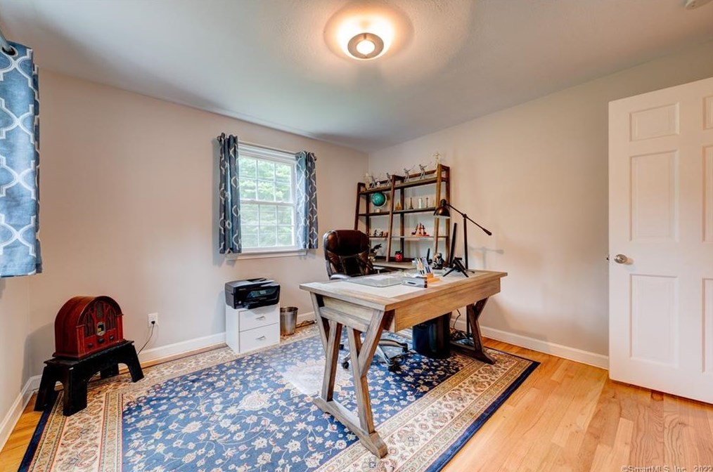 27 Lincoln Ln, Simsbury CT  06089-9781 exterior