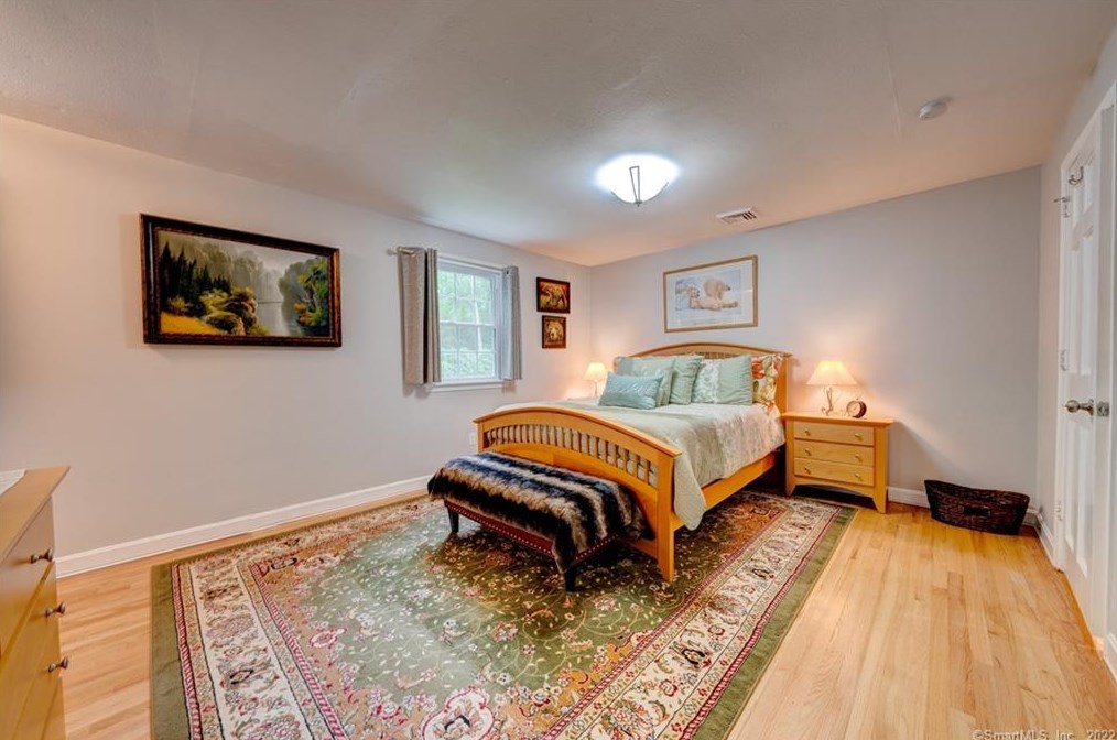 27 Lincoln Ln, Simsbury CT  06089-9781 exterior