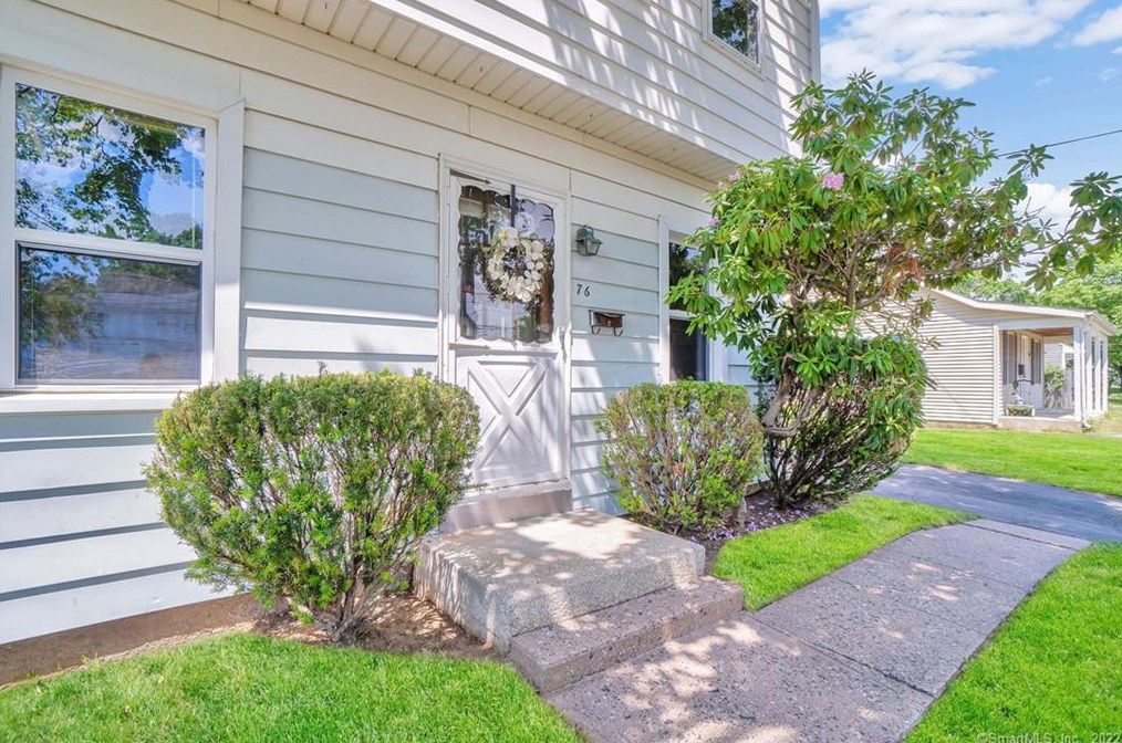 76 Hollister Dr, Hartford CT  06117-1016 exterior