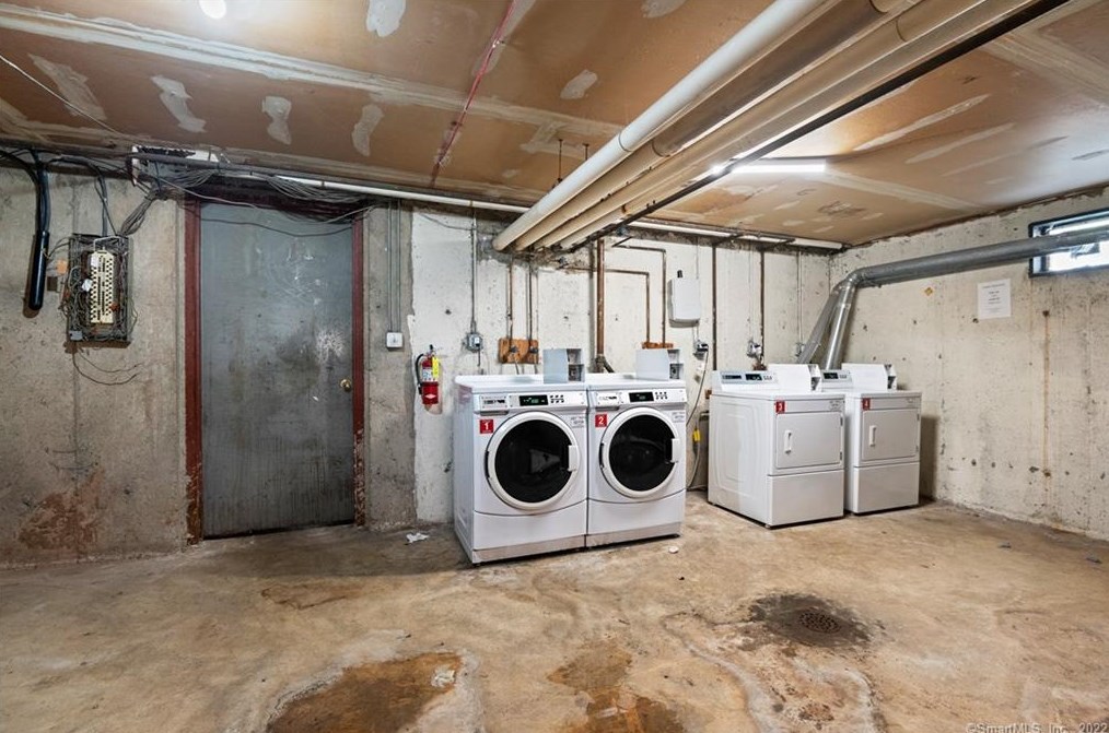 37 Sigwin Dr, Wallingford CT  06492-4844 exterior