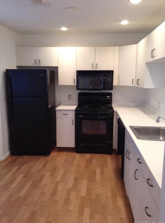 39 Rivendell Dr, Huntington CT  06484-4334 exterior