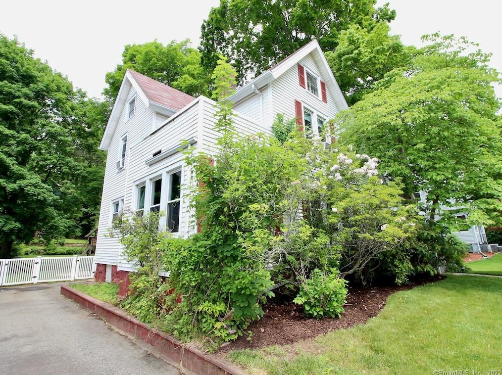 90 Fowler Ave, Meriden CT  06451-2810 exterior