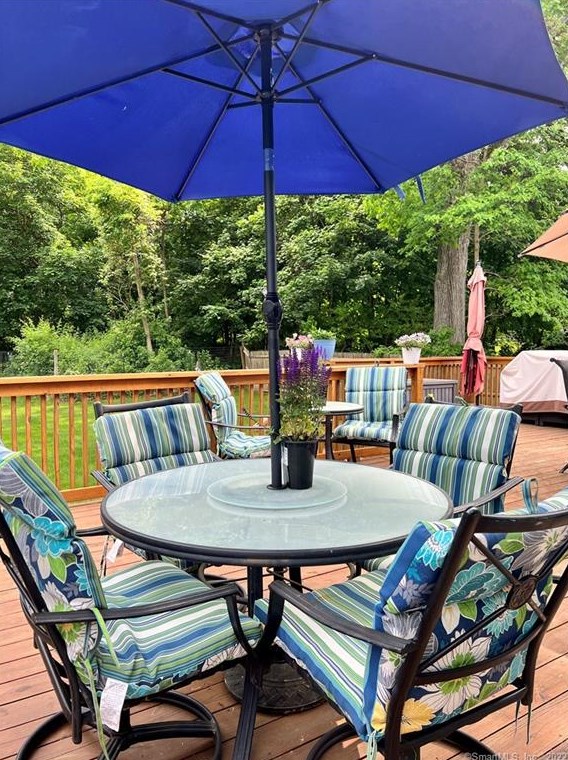 96 Lakeview Ave, New Haven CT 06516-1027 exterior