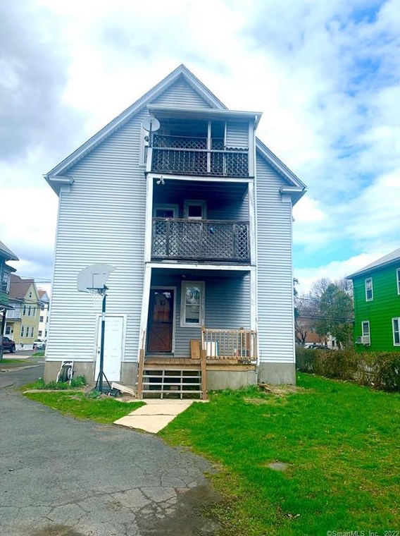 181 Bond St, Hartford CT  06114-1320 exterior
