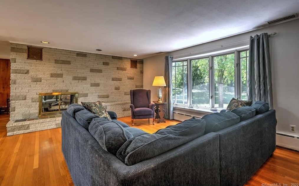 310 Beacon Rd, New Haven CT 06524-3080 exterior